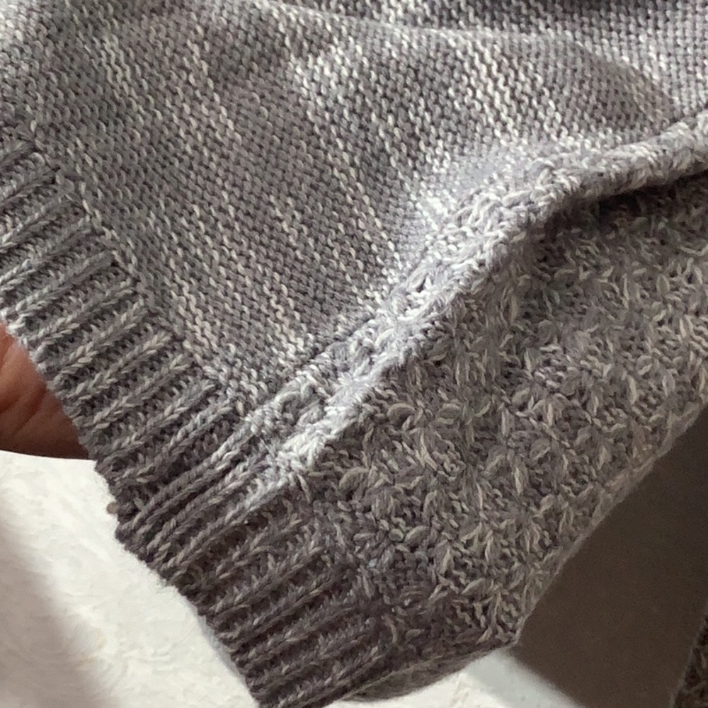 Croft & Barrow NEW - Sz M - knit lightweight sweater - yoke tuck stitch per tag - Picture 11 of 12